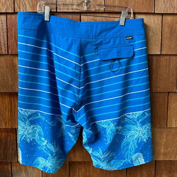 EUC Oakley Blue Striped/Floral Retro Split 21 Board Shorts in Men's 36 - Picture 6 of 10